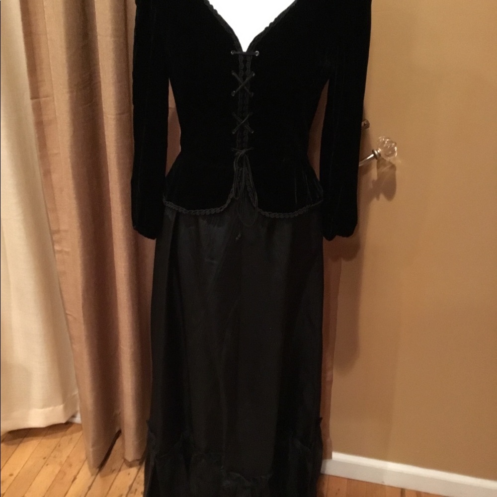 Women’s vintage long dress size 2